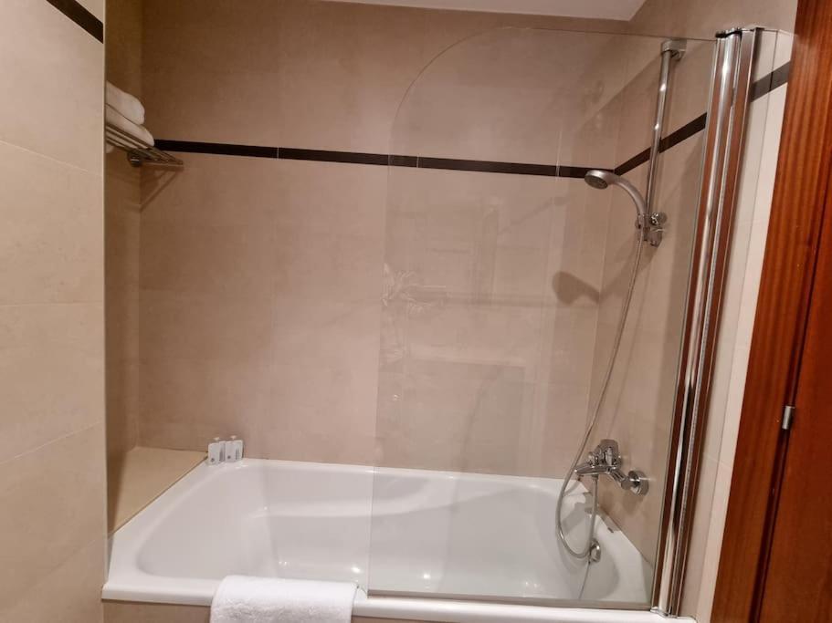 604B - Apartamento Con Garaje Oviedo Bagian luar foto